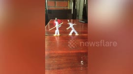 Vietnamese father makes awesome puppet show to keep children entertained