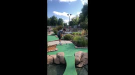 US man plays once in a lifetime mini-golf shot in Minnesota