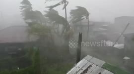 Super Typhoon Goni smashes into the Philippines destroying homes