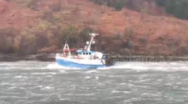 Watch as small Scottish boat fights against the might of Storm Aiden near the Isle of Skye
