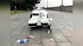 Robot picks up and sorts rubbish on streets in eastern China