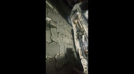 Rescue the kitten trapped in the motorbike