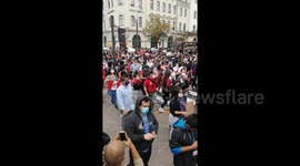 Manifestantes en Plaza San Martín en contra de la vacancia de Martín Vizcarra. Lima, 10 Nov del 2020