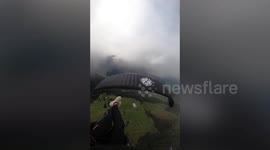 This insane stunt shows two paragliders landing ontop of one another before making a human pendulum whilst flying in the air