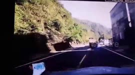 Truck swerves last-minute to avoid hitting toddler on Chinese road