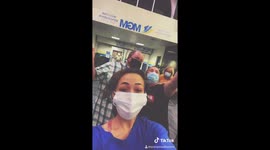 US family pretend uncle is a celebrity attracting crowds in hilarious airport prank