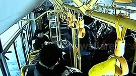 Thief ran away with help of partner on the bus