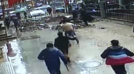 Restaurant staff chase away armed gang