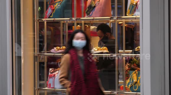 Central London nowhere near as busy as it should be in the run-up to Christmas