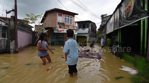 Deadly flooding hits Indonesian city of Medan after torrential rain