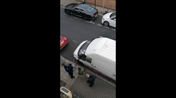 Delivery driver has day ruined by parking warden in south London