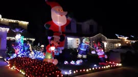 US neighborhood gets creative with their Christmas lights
