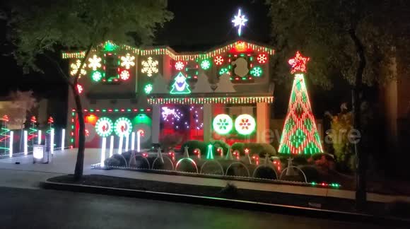Nhms Christmas Lights 2022 Us Family Turns Home Into Incredible Christmas Light Show - Buy, Sell Or  Upload Video Content With Newsflare