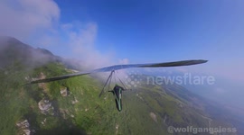 This professional hang glider pilot descending Italian mountain looks like a video game