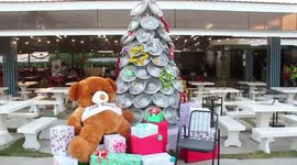 Thai seafood restaurant makes Christmas tree from steel barbecue pans