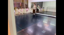 Little girl cheats at ballet class in funny video