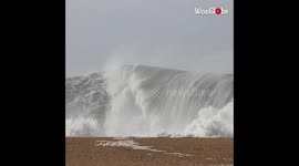 Massiv shorebreak in Nazare