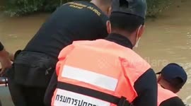 Rescuers pull body from floods in southern Thailand as more than 100,000 are evacuated
