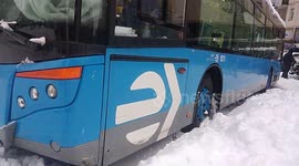 Tormenta Filomena: Autobuses atascados en las calles de Madrid