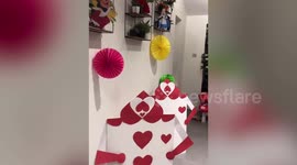 Mum transforms kitchen into Alice in Wonderland themed Mad Hatters party