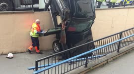Chelmsford subway Land Rover Discovery crash - full version