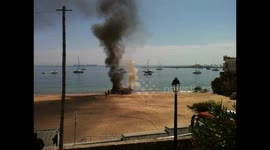 Boat fire leads to evacuation of beach in Cascais Portugal