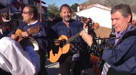 Ronda a los Novios en Serranillos