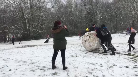Giant snowball fail and sledging fun in Alexandra Palace in London