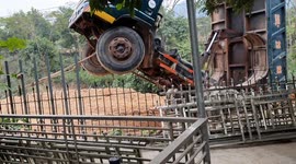 Big truck does accidental wheelie