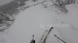 Snow sports enthusiasts loses both his ski’s in mid air