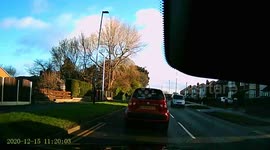 Driver goes straight through Red Light