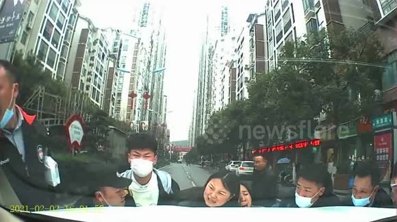 Chinese passersby lift car up together to free mother and son trapped ...