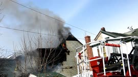 Homes destroyed, 2 rescued from Pennsylvania roof blaze
