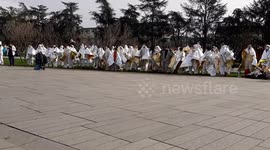 Collectives of artists gather to danse and play musics as they denounce their restrictions