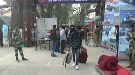 In Jashore 38 Bangladeshi teenagers returned back home from India