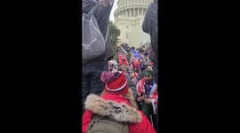 Police line collapses as stop the steal demonstrators rush