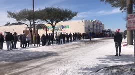 Long line forms outside grocery store in Austin, Texas