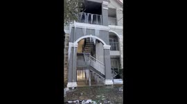 Burst pipe leaves Texas apartment complex covered in icicles