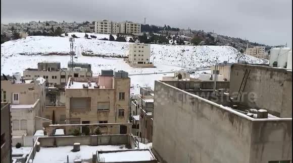 Snow continues to fall in Jordan, Amman