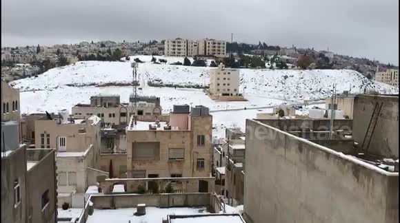 Jordanian capital hit by cold front bringing snowfall