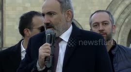 PM Pashinyan marches through downtown Yerevan streets, returns to main government building