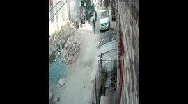 Robber chases down old lady to grab gold chain in north India