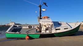 New Hampshire lobster boat washes up on beach because of strong winds