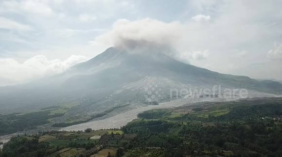 Mount Sinabung erupts many times a day, people and tourists are asked to be careful