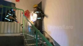 Firemen risk lives to remove flaming gas cylinder from residential building in China