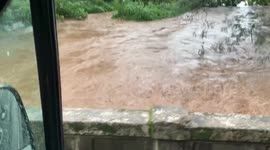 Bridge almost flooded on Oahu, flash flood in Hawaii, Disaster on the east side of oahu after heavy rain