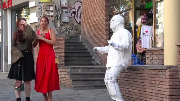 Practical joker from Georgia TERRIFIES public with statue prank