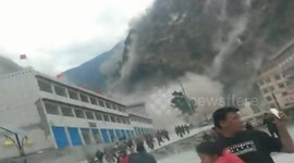 Moment Nepal earthquake hit Tibet border crossing