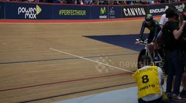 02 May 2015 Alex Dowsett breaks Hour Record at Manchester Velodrome UK