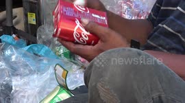 Homeless man makes handbags from old Coca Cola cans in Thailand